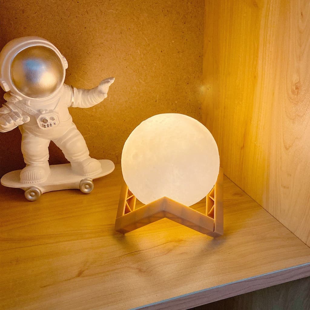 Lampa de veghe luna, culori, lumina LED alb cald, alimentare baterii, stand din plastic, 15 cm 3