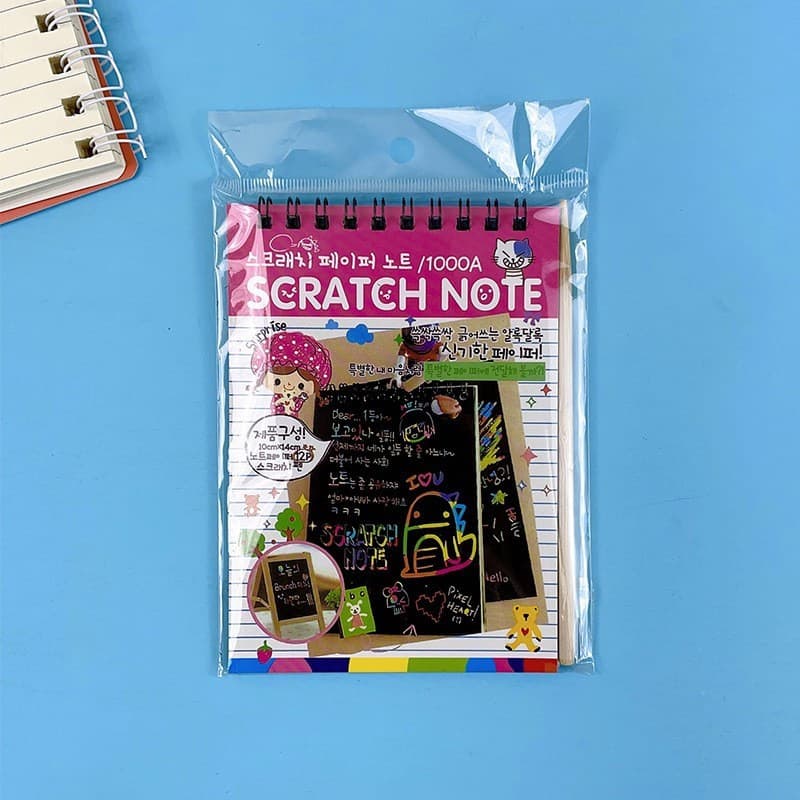 Caiet cu 10 fise razuibile DIY Magic Scratch, 14.5 x 10 cm, curcubeu, creion lemn, cartonase negre, roz 2