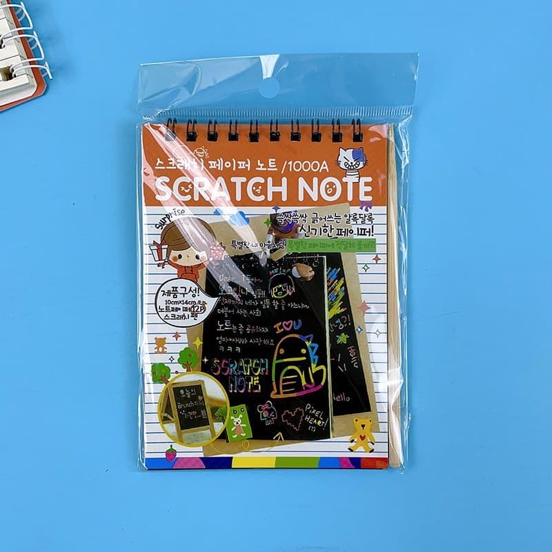 Caiet cu 10 fise razuibile DIY Magic Scratch, 14.5 x 10 cm, curcubeu, creion lemn, cartonase negre, portocaliu 2