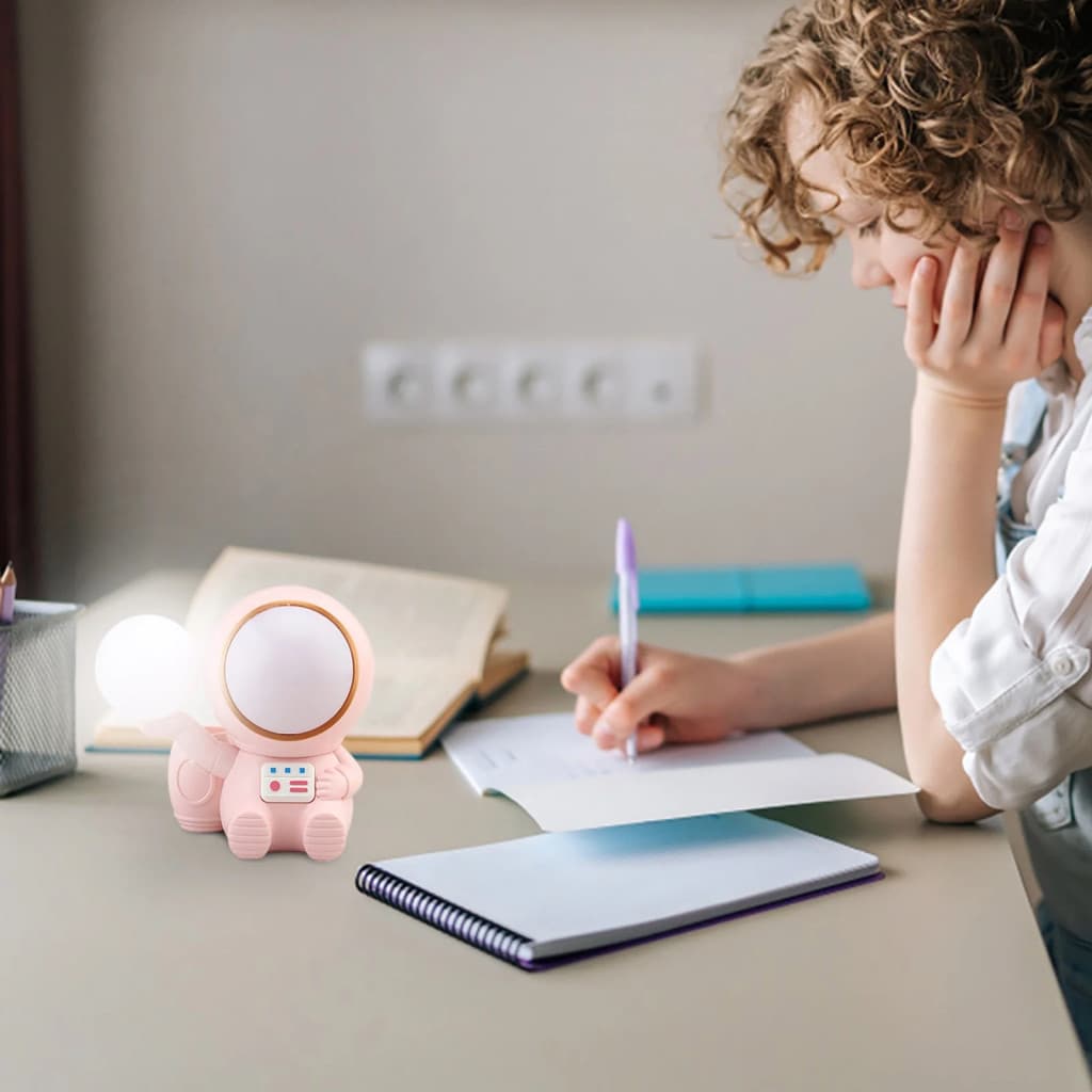 Lampa LED 2 in 1, cu ascutitoare si suport creioane, astronaut roz 3