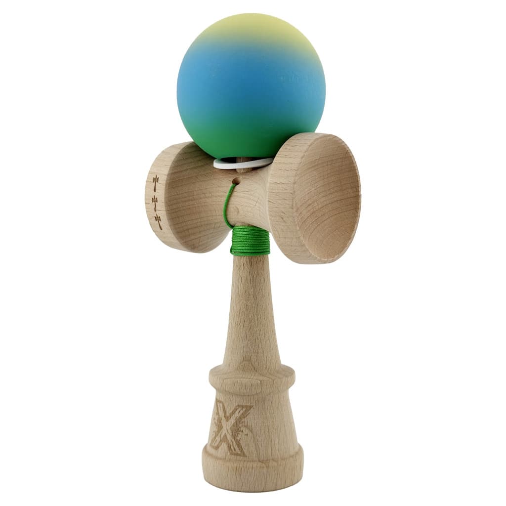 Jucarie lemn Kendama X, Rubber Grip, cupe mari V3, gaura in basecup, rulment, ata rezerva, verde/galben/albastru 2