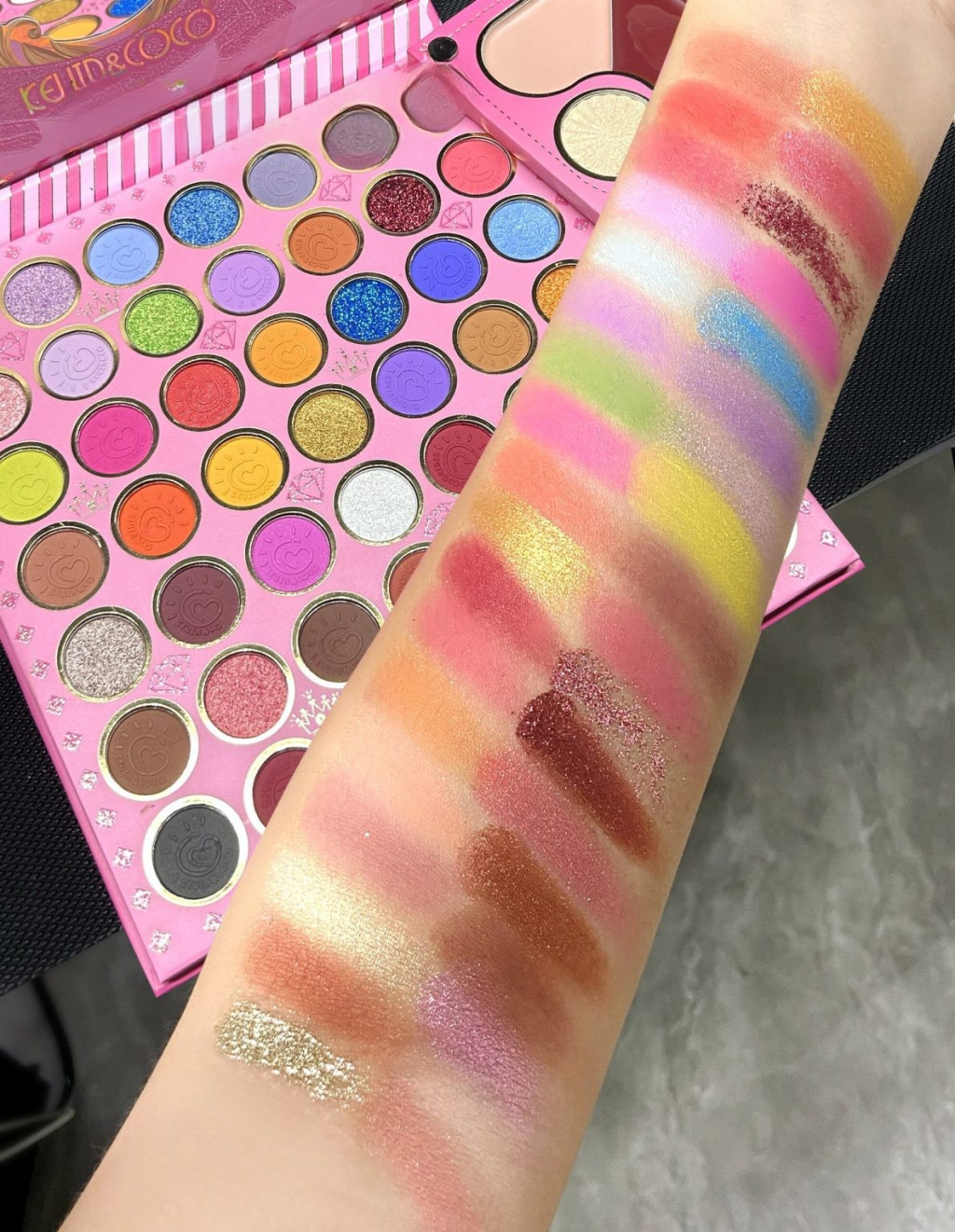Trusa de machiaj KEVIN & COCO, Princess Palette, fard de pleoape, iluminator, corector, ruj, 79 culori, 19.7 x 20 x 2 cm 5