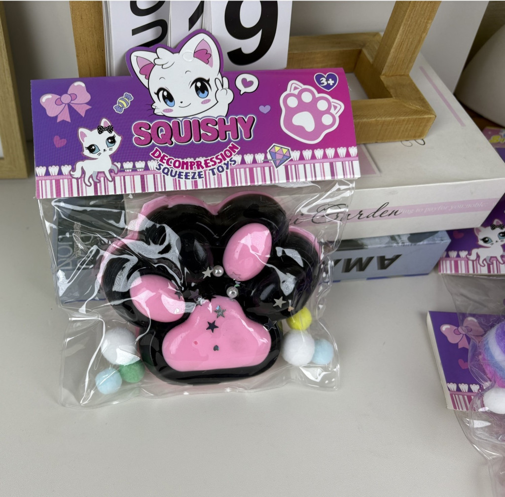 Jucarie tip Taba Squishy, Labuta de Pisica, cu Stelute, 12 cm, 220g, negru/roz 2