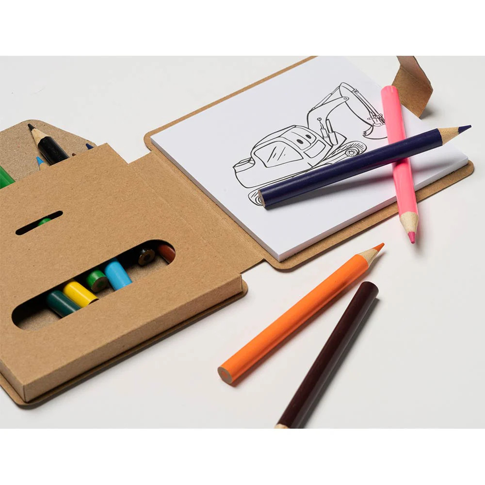 Set de colorat cu desene si creioane 3