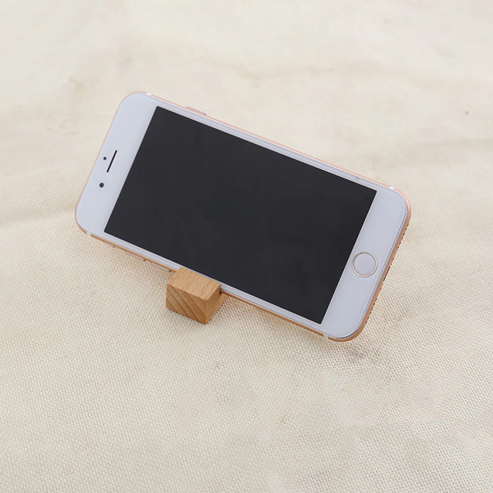 Breloc din lemn, functie suport telefon sau tableta 2